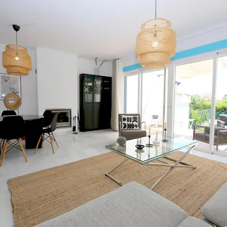 West Townhouse Lara بيت للعطل *