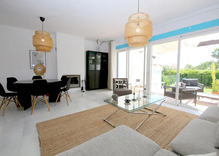 West Townhouse Lara بيت للعطل *