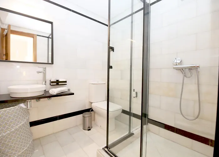 West Townhouse Lara * إِستيبونا