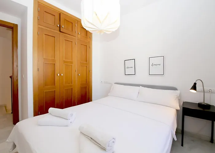 West Townhouse Lara * إِستيبونا