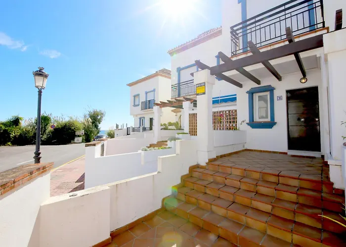 بيت للعطل West Townhouse Lara إِستيبونا